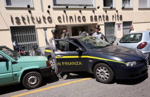 Carcere a vita al primario della clinica degli orrori Le famiglie: «Giusto così»