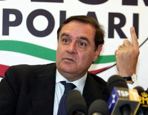 Mastella rinviato a giudizio per associazione a delinquere