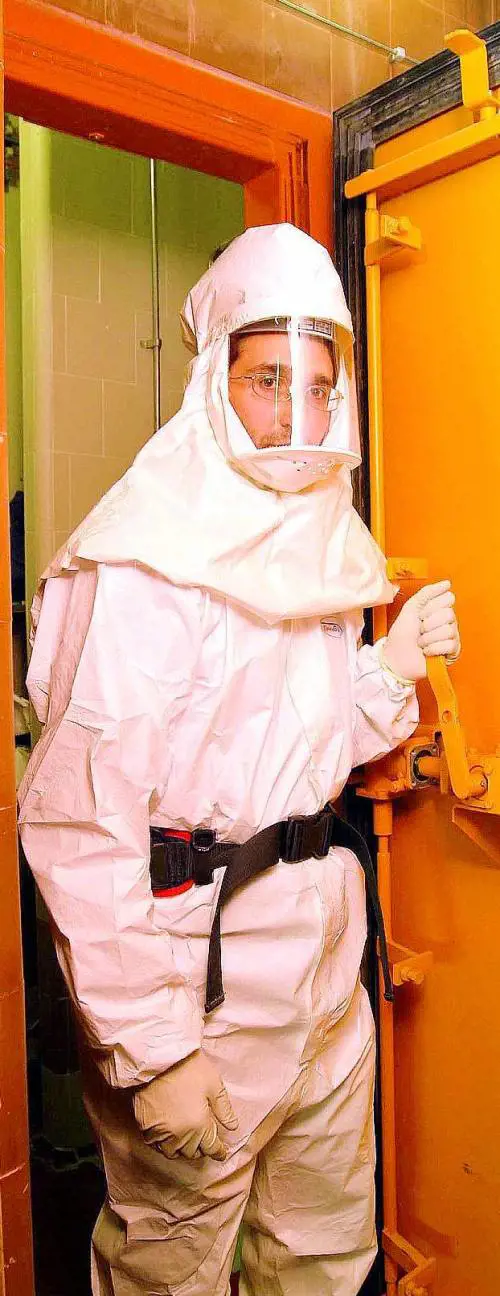 Ebola torna a far paura. Scatta l'allarme rosso negli aeroporti europei