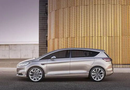 New York: Kia presenta il nuovo MPV 8 posti