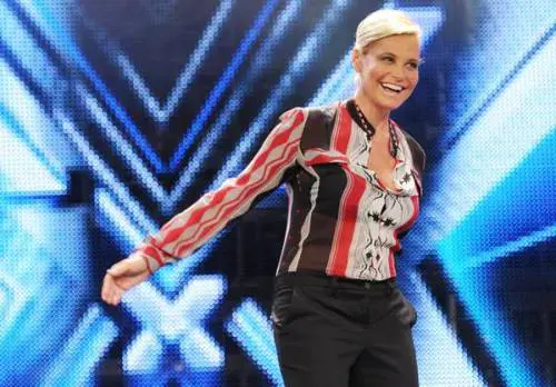Simona Ventura: "Per stare meglio mi riduco il seno di una taglia"