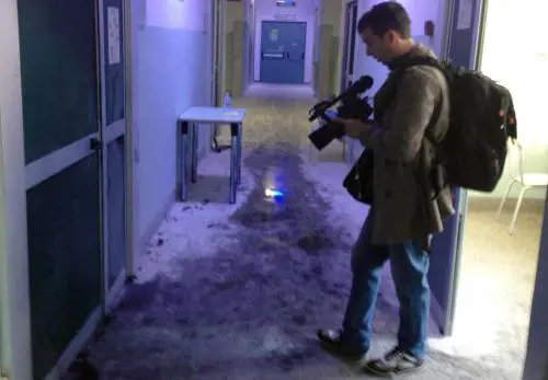 S'accende una sigaretta e dà fuoco all'ospedale