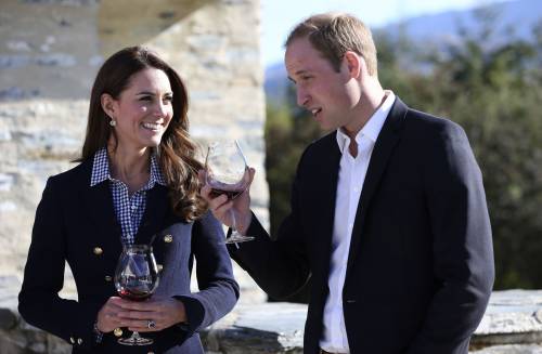 Nuova gravidanza reale? Kate mette a tacere le voci (con un bicchiere di vino)