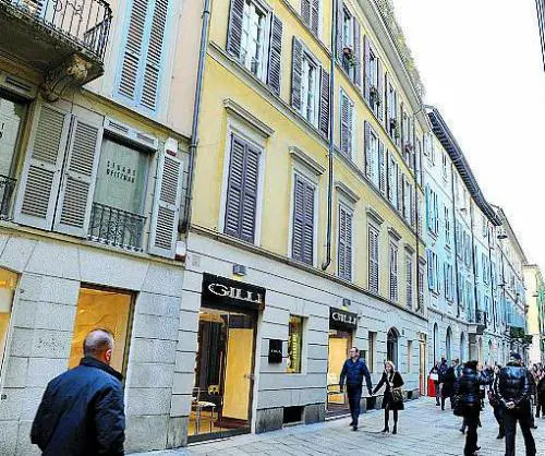 Tenta furto in appartamento Ragazzo lo cattura in Montenapo