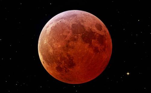 La prima luna rossa dell'anno: uno spettacolo unico