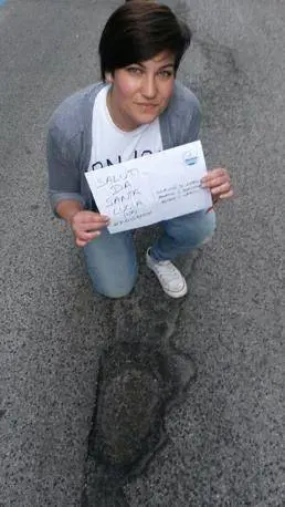 "Fuossbook", a Napoli la denuncia alle voragini nelle strade 