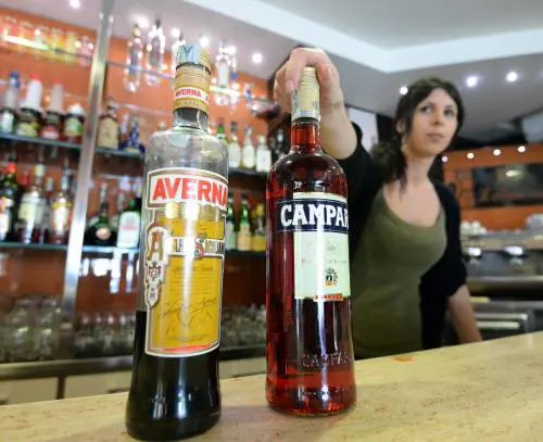Campari pigliatutto: si beve anche Averna e paga in contanti
