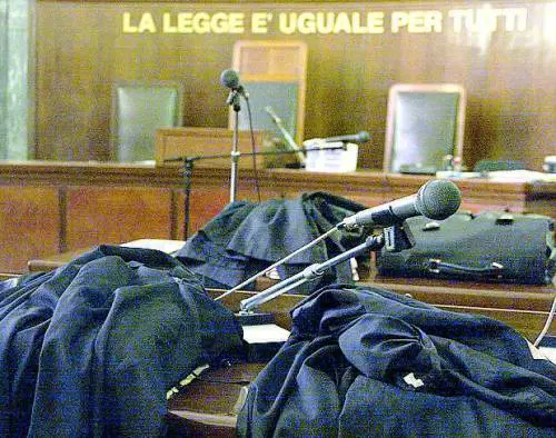 Stipendi dei magistrati, botta e risposta tra governo e Anm