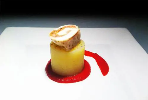 Rollè di pollo di foie gras su rotolo al vapore