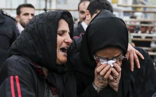 Iran, la pietà di una madre