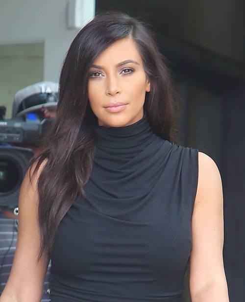 Kim Kardashian bellissima e formosa a Los Angeles