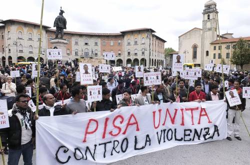 Cameriere ucciso dal branco Il capo è scappato in Tunisia