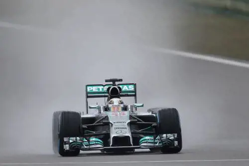 Gp Cina, Hamilton show: pole e tempo da record