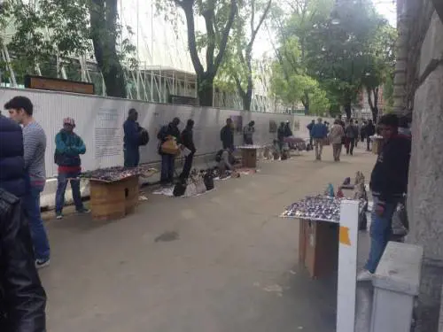 Boom di abusivi nel centro di Milano