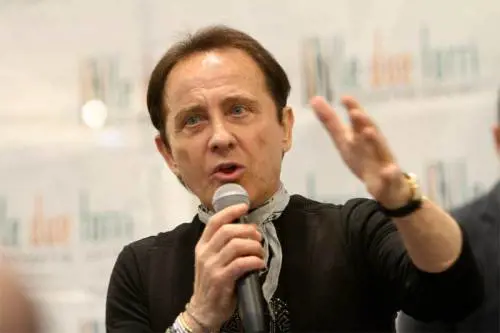 Paura per Facchinetti. Cade dal palco di The Voice