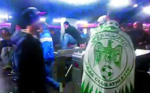 Ubriachi assaltano treno: metropolitana bloccata