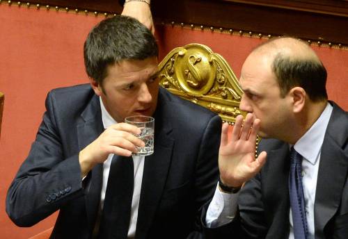 L'sms di Alfano che salva Renzi: "Non fate cadere il governo"