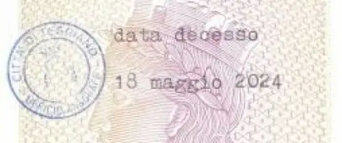 Un dettaglio del documento d'identità / La città di Salerno