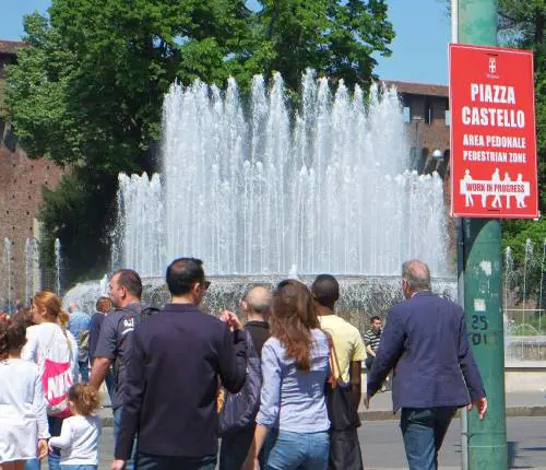 L'isola pedonale in piazza Castello riesce a scatenare la «lotta di classe»