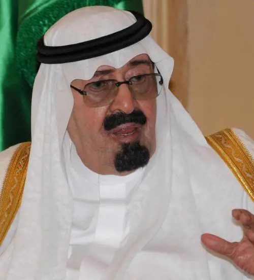 Sfida il divieto di guidare l'auto: condannata al carcere e a 150 frustate