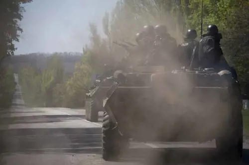 Truppe regolari ucraine vicino a Slovyansk