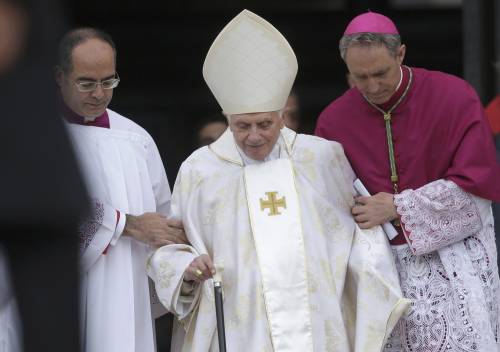 Papa Benedetto in piazza San Pietro
