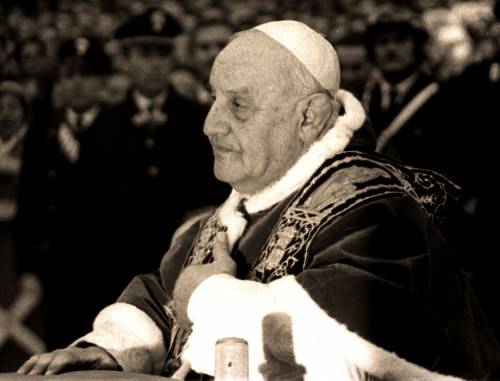 La sinistra contro il papa patrono dell'esercito: ma Giovanni XXIII amò i militari