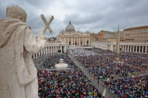 Il giorno dei due Papi, diventano Santi Giovanni XXIII e Giovanni Paolo II