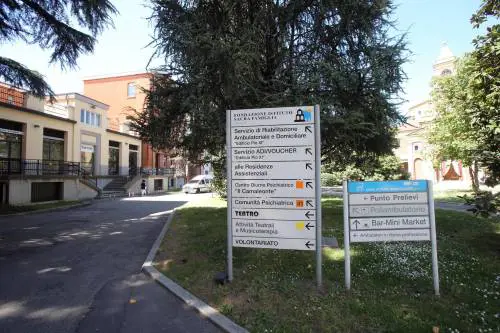 Servizi sociali, Berlusconi non inizierà oggi