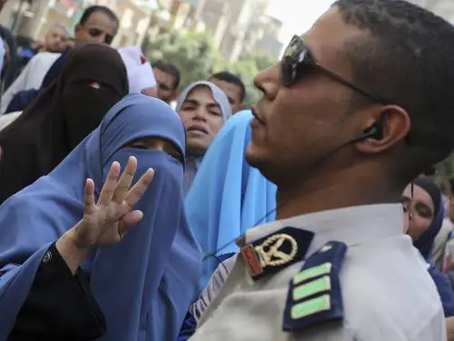 Parenti dei condannati protestano dopo la sentenza