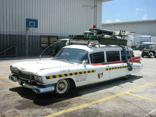 Scattano foto gratis ai fantasmi. Ecco i "ghostbuster" milanesi