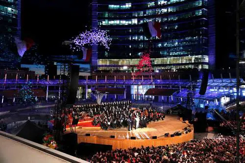 Un anno al via di Expo 2015 vale l'abbraccio tra Pisapia e la Moratti