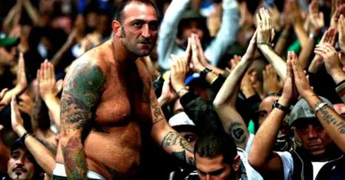 La Questura agli ultras: vietate le magliette della vergogna. Daspo per Genny a' carogna