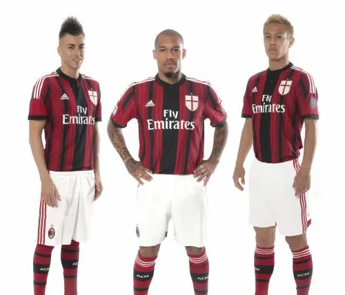 Le nuove maglie del Milan fanno discutere