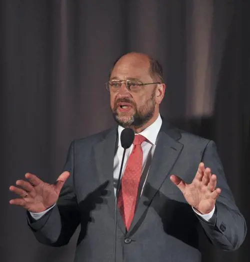 Schulz avverte la Grecia: "Decidete il vostro futuro. Ma con l'Europa"