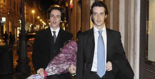 L'affetto dei giovani: "Non capiamo questo odio"