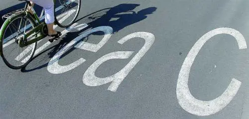 Vogliono allargare Area C E cancellano i parcheggi