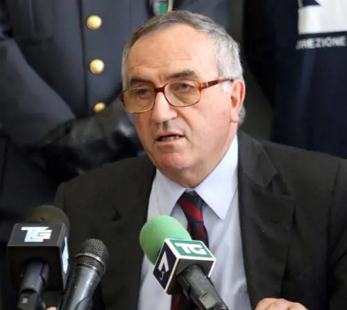 Guerra in procura di Milano. Robledo scrive al Csm: "Bruti Liberati dice il falso"