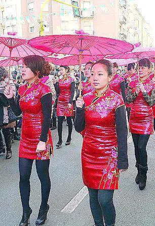 La comunità cinese invita Toti e Gelmini e snobba Pisapia