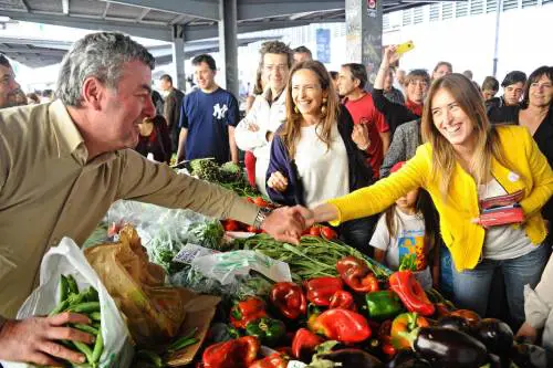 La Boschi al mercato per sostenere Nardella