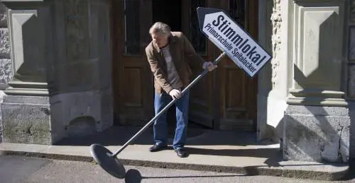 Il referendum non passa. La Svizzera boccia il salario minimo "d'oro"