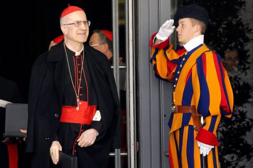 Il cardinale Bertone a tutto campo: "Ho accettato troppi incarichi"