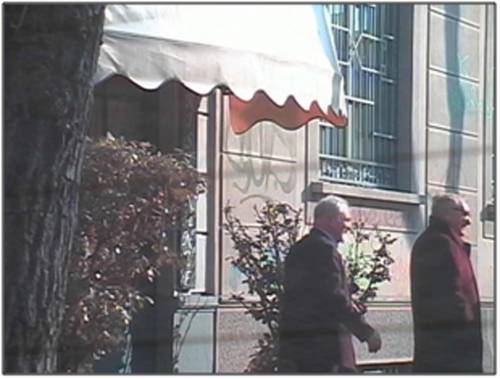 Gianstefano Frigerio e Primo Greganti davanti a un ristorante a Milano