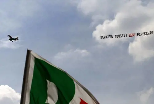 Lega: "Siamo stati noi a fare la colletta per lo striscione"