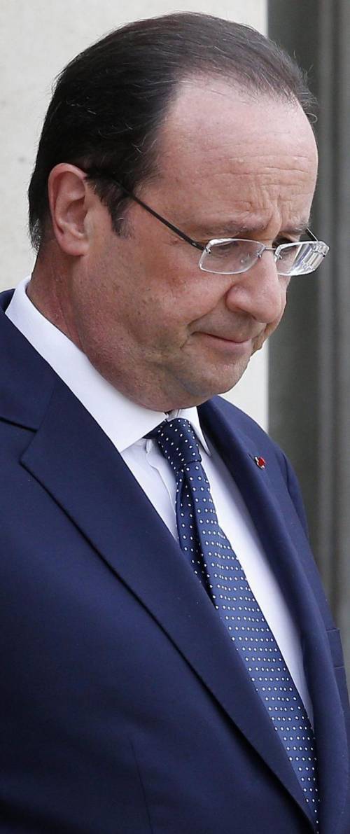 Le sculacciate ai figli imbarazzano Hollande