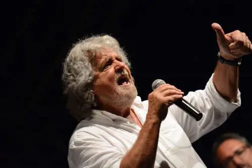 Grillo: "Il sogno di Berlinguer continua col M5S"