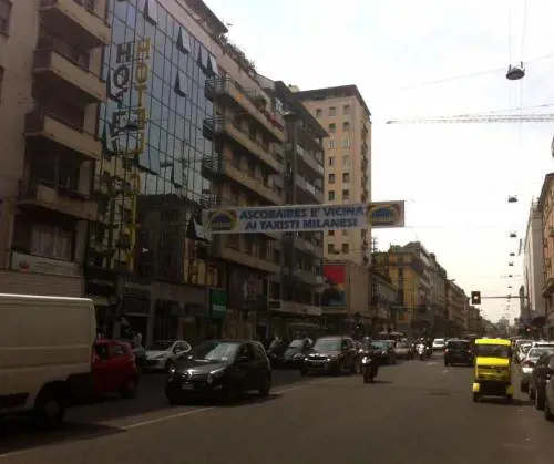 Da Fo ai commercianti: tutti con le auto bianche