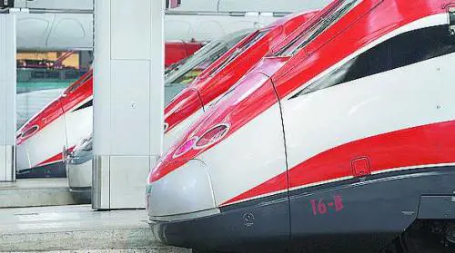 Trova un assegno da 48mila euro abbandonato sul sedile di un treno
