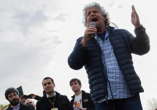Prima contro i partiti, poi dentro i partiti. Così cambia l'antipolitica