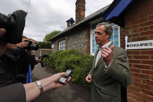 Nigel Farage, leader dello UK Independence Party, va a votare